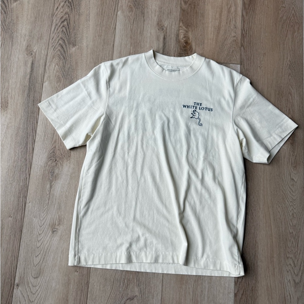 Abercrombie x The White Lotus Collection Men’s Medium Tee Shirt (Never Worn)